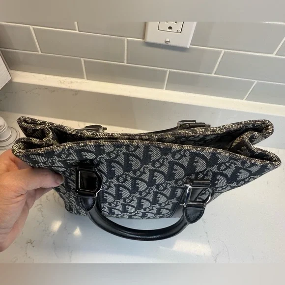 Elegant Black and Gray Dior Tote Bag - Picture 9 of 14